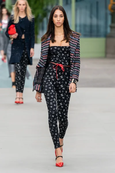 Look 18